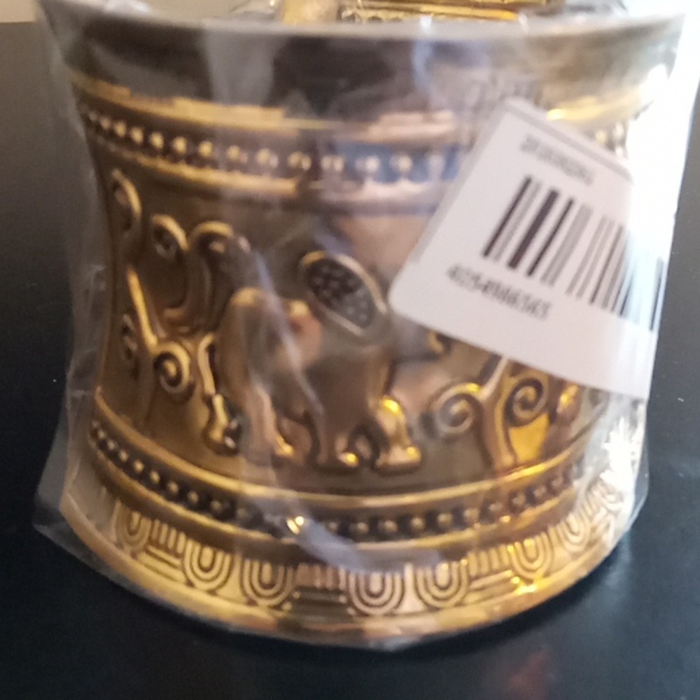 **FREE WITH BUNDLE** BRAND NEW Gold Cuff